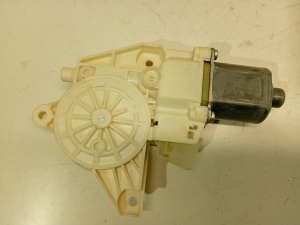   Fensterhebermotor vorne  - A2469065100 