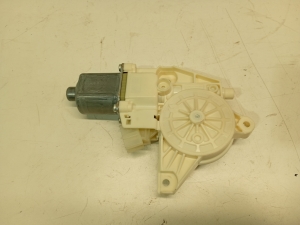   Fensterhebermotor vorne  - A2469065200 