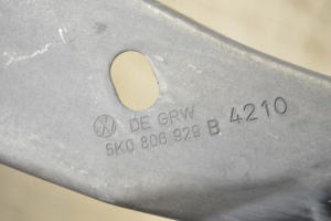 Volkswagen Golf VI (2008–2013) Priekšējais panelis un tā detaļas (televizors) - 8
