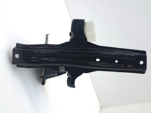   Sicherungskastenhalter unter der Motorhaube  - A2465451500 