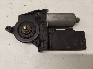 Volkswagen Passat B5 (1997–2005) Front door window regulator motor 3B4837751BA - 3