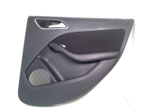 Rear side door panel