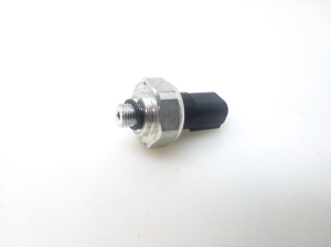 Mercedes Benz A-Class 176 (2012–2018) A/C condenser sensor - 2