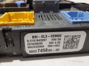 TOYOTA ProAce (2016–2026) Kaitsmekarp salongis 9822745880 - 3