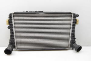 Volkswagen Golf VI (2008–2013) Vahejahuti radiaator 1K0145803T - 2