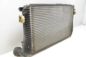 Volkswagen Golf VI (2008–2013) Vahejahuti radiaator 1K0145803T - 3
