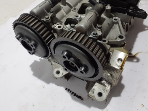 VOLVO XC60 (2017–2026) Cylinder head 31401130 - 3