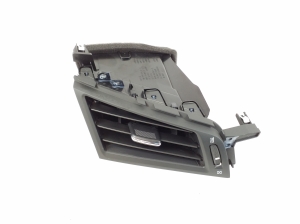   Armatuurlaua ventilatsioonivõred  - 687504GA0A 