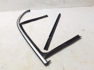 Mercedes Benz A-Class 177 (2018–2026) Tagumise küljeukse tihend uksel A1777351500 - 3