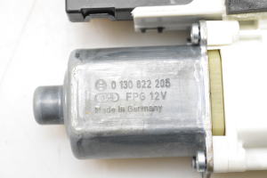 AUDI A3 8P (2003–2012) Front door window regulator motor 8P0959802Q - 2