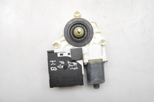 AUDI A3 8P (2003–2012) Front door window regulator motor 8P0959802Q - 5