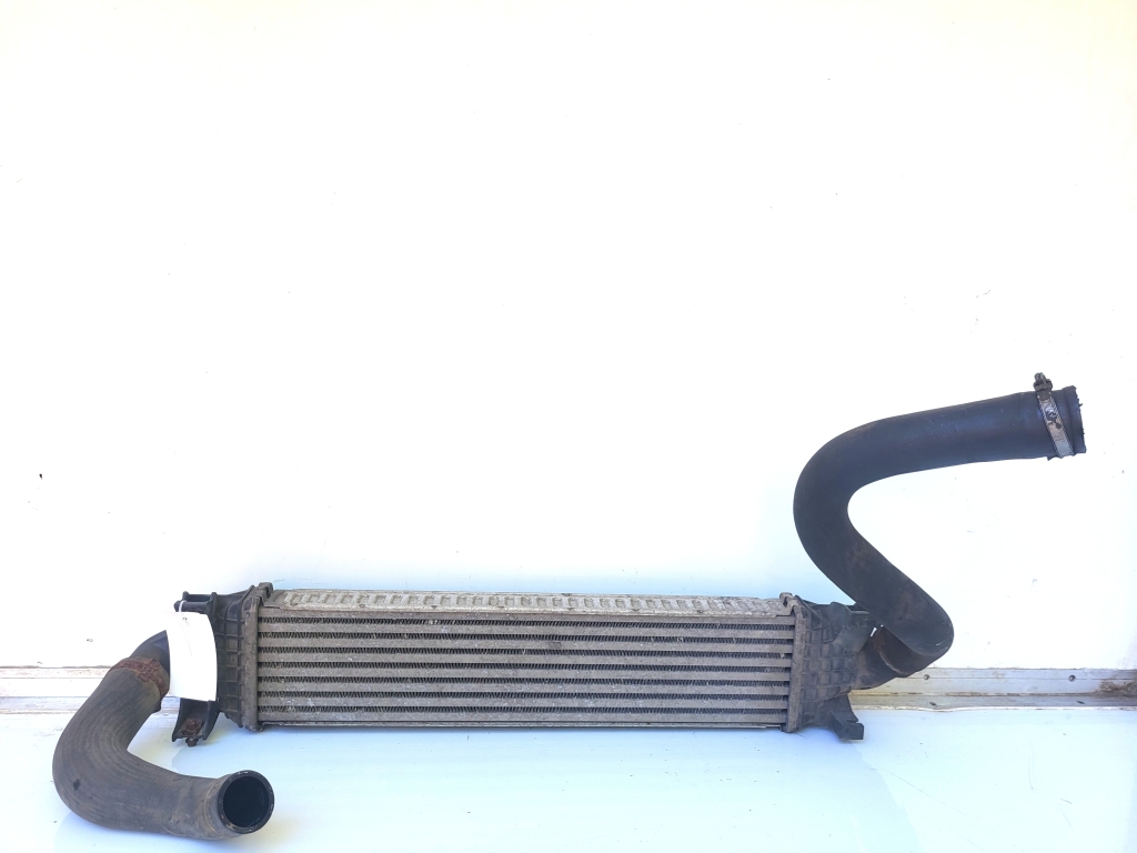 Ford Focus (2004–2011) Vahejahuti radiaator ja selle osad 3M5H9L440AE Ford Focus (2004–2011) Vahejahuti radiaator ja selle osad 3M5H9L440AE