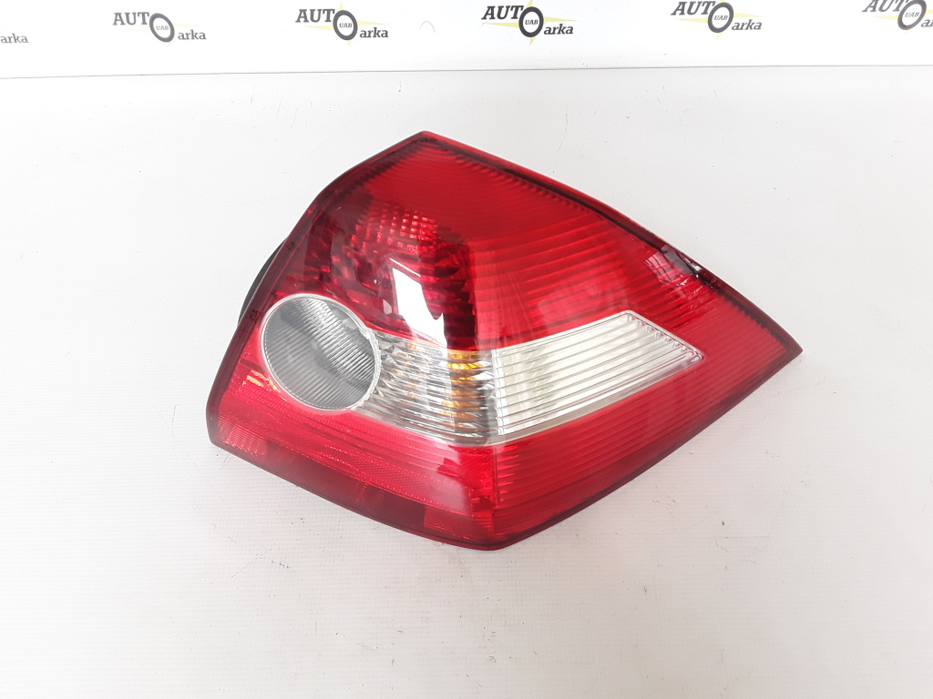 RENAULT Megane II (2002–2009) Eckleuchte hinten 8200142681 RENAULT Megane II (2002–2009) Eckleuchte hinten 8200142681