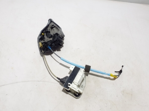 BMW X6 G06 / F96 (2019–2026) Rear side door lock 7477706 - 3