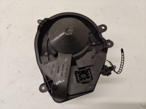 Volkswagen Passat B5 (1997–2005) Salongi puhuri mootor 8D1820021 - 2