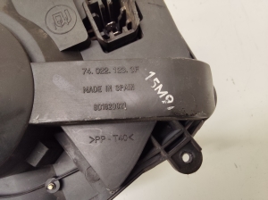 Volkswagen Passat B5 (1997–2005) Salongi puhuri mootor 8D1820021 - 3