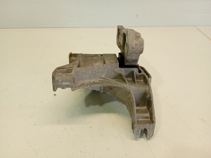 Peugeot 308 (2013–2021) Engine mount 4A103720 - 2