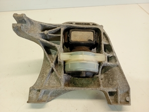Engine mount - 4A103720