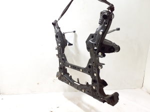 BMW X6 G06 / F96 (2019–2026) Eesmine alusraam 6884852 - 2