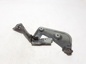 Front fender bracket - 7472595