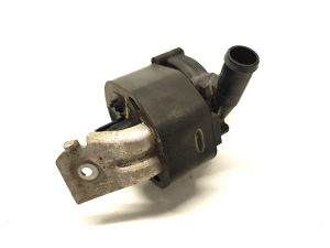 Tesla Model S S (2012–2026) Auxiliary water pump 1037327-00-G - 4