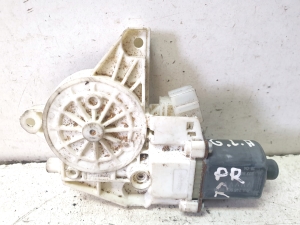 Mercedes Benz GLA-Class 156 (2013–2019) Front door window regulator motor A2469065200 - 2