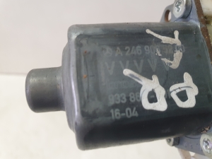 Mercedes Benz GLA-Class 156 (2013–2019) Front door window regulator motor A2469065200 - 3