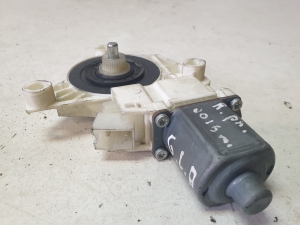 Mercedes Benz GLA-Class 156 (2013–2019) Front door window regulator motor A2469065200 - 5
