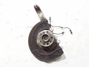 Front wheel hub - 6876655