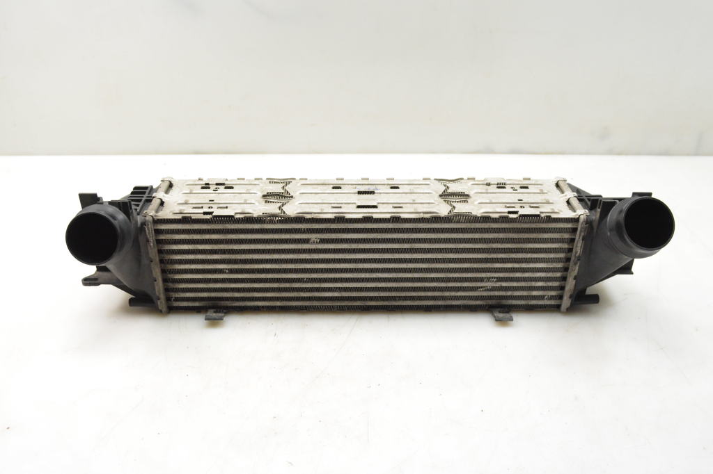 BMW 5 SERIES F10 (2010–2017) Vahejahuti radiaator 7618769 BMW 5 SERIES F10 (2010–2017) Vahejahuti radiaator 7618769