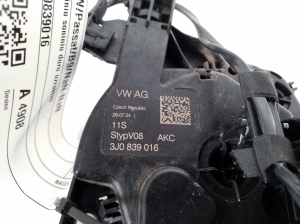 Volkswagen Passat B9 (2023–2026) Rear side door lock 3J0839016 - 2