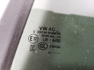 Volkswagen Passat B9 (2023–2026) Tagumise külgukse kolmnurkklaas 3J0845213B - 2
