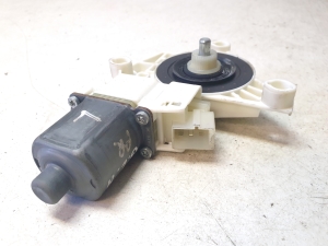 Mercedes Benz GLA-Class 156 (2013–2019) Front door window regulator motor A2469065100 - 5