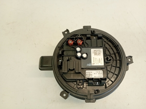 Opel Astra J (2009–2017) Salongi puhuri mootor 0130309505 - 2