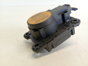 Opel Astra J (2009–2017) Salongi soojenduse klapi mootor DA646001 - 4