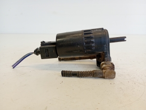 Opel Astra J (2009–2017) Front windshield washer pump 430036418 - 2