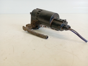 Opel Astra J (2009–2017) Front windshield washer pump 430036418 - 4