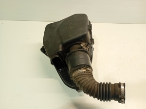 Opel Astra J (2009–2017) Õhufiltri korpus ja selle osad 39030323 - 3