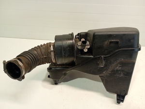 Opel Astra J (2009–2017) Õhufiltri korpus ja selle osad 39030323 - 4