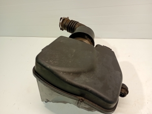 Opel Astra J (2009–2017) Õhufiltri korpus ja selle osad 39030323 - 6