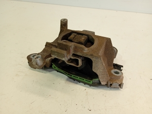 Engine mount - 326F31