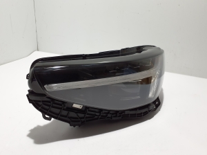 VOLVO XC40 (2017–2026) Headlight 32133831 - 3