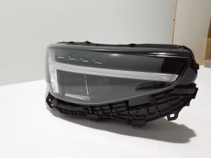 VOLVO XC40 (2017–2026) Headlight 32420420 - 5