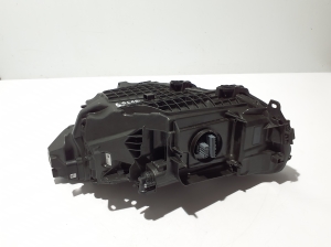 VOLVO XC40 (2017–2026) Headlight 32420420 - 7