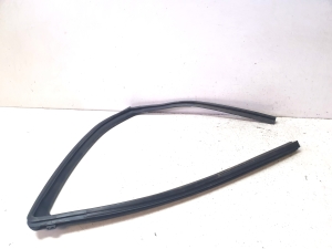 TOYOTA Yaris XP210 (2020–2026) Tagumise küljeukse tihend uksel 68152K0010 - 3