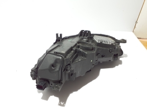 AUDI A4 B9 (2015–2026) Esituli 8W0941034D - 2