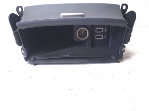 Ford Galaxy (2015–2026) Eesmine tuhatoos EM2BR061A06 - 2