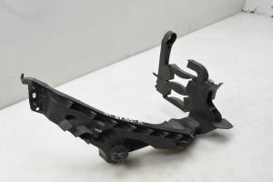 AUDI A4 B8 (2007–2016) Front bumper bracket 8K0805608R - 2