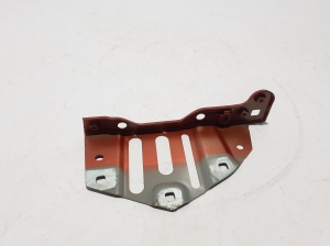 Front fender bracket - 641C10956R