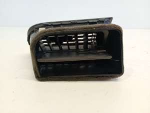 Skoda Superb (2008–2015) Dashboard air vent grilles 3T0819702 - 4